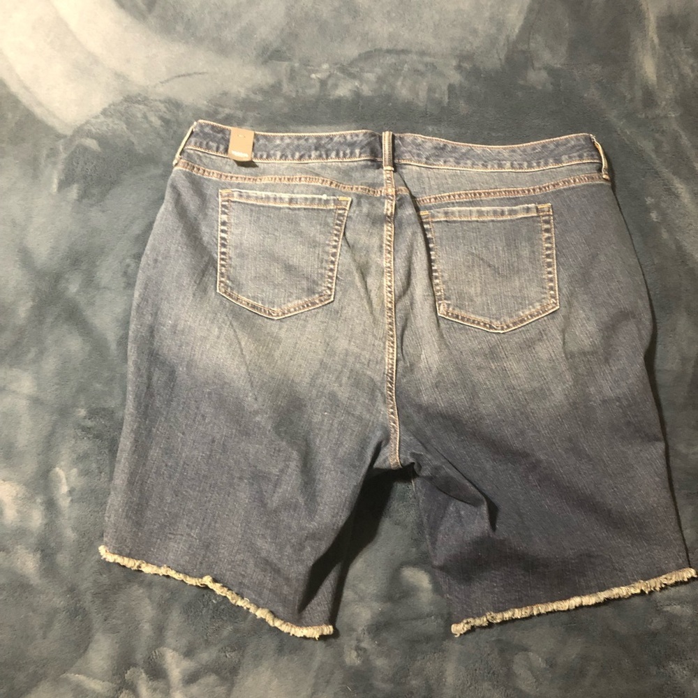 Torrid denim distressed shorts. Size 22 NWT - Picture 9 of 13